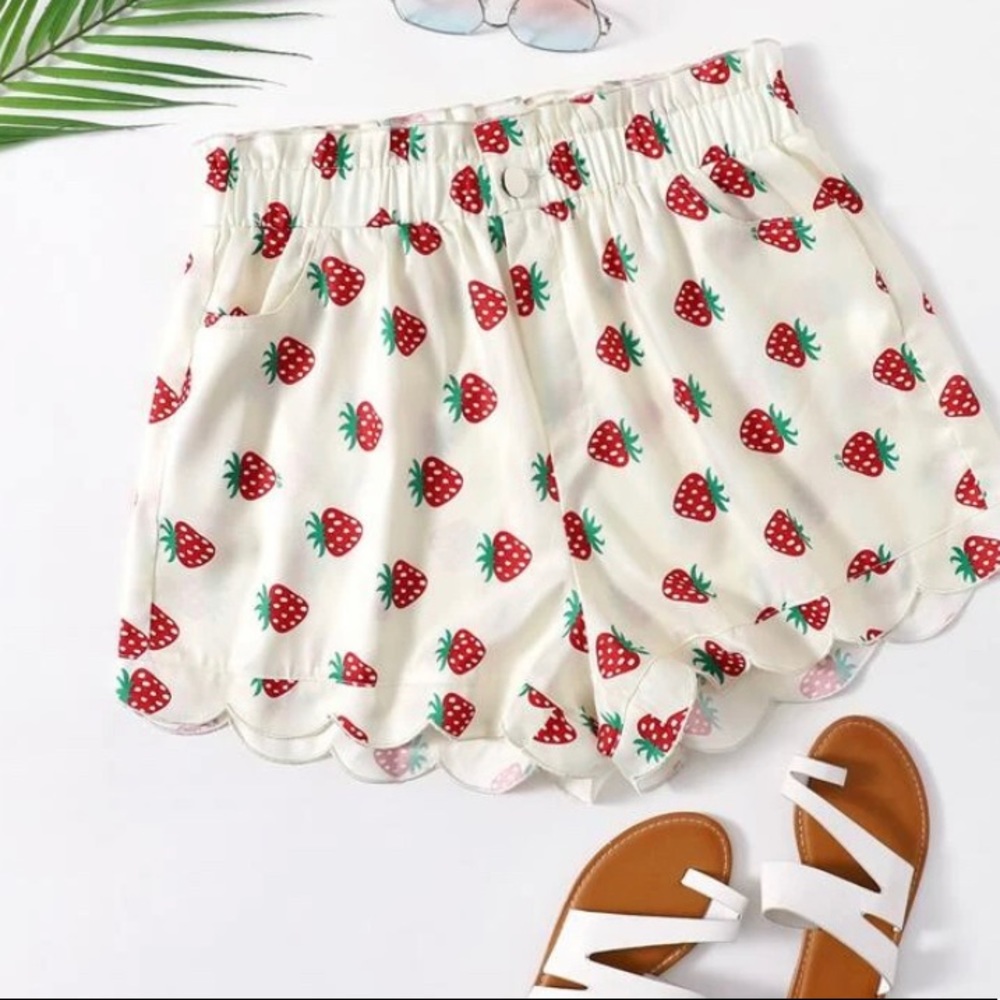 SHEIN Scallop Hen Strawberry Print Shorts